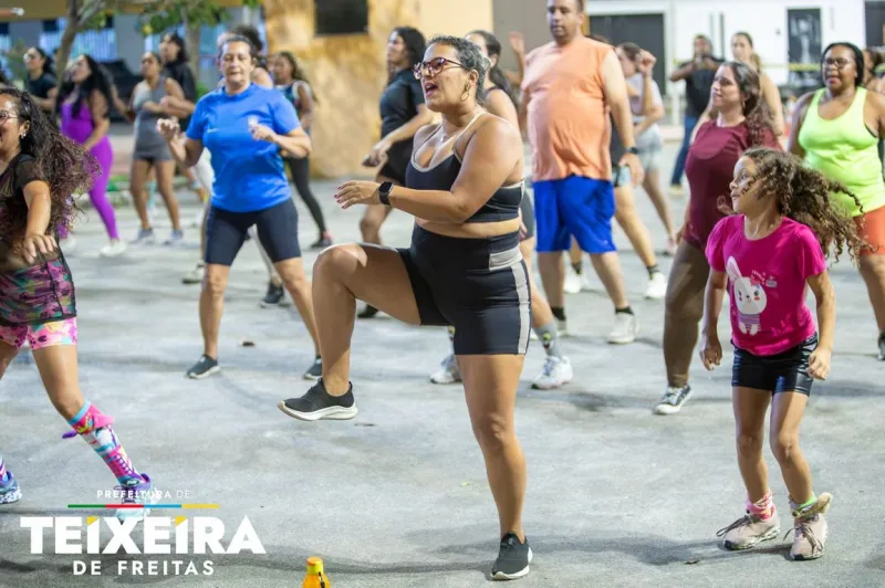 No ritmo da música: Dança na Praça movimenta espaço público em Teixeira de Freitas No ritmo da música: Dança na Praça movimenta espaço público em Teixeira de Freitas