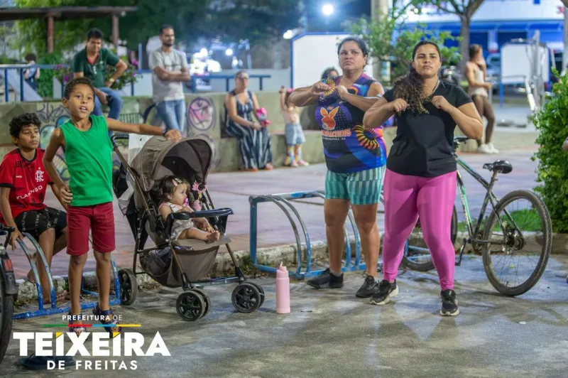 No ritmo da música: Dança na Praça movimenta espaço público em Teixeira de Freitas No ritmo da música: Dança na Praça movimenta espaço público em Teixeira de Freitas