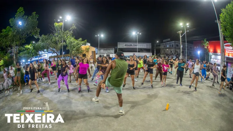 No ritmo da música: Dança na Praça movimenta espaço público em Teixeira de Freitas No ritmo da música: Dança na Praça movimenta espaço público em Teixeira de Freitas