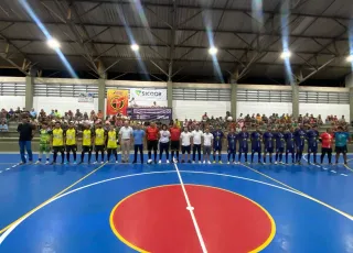 1ª rodada da Copa Comércio de Futsal de Medeiros Neto é marcada com a presença de grande público