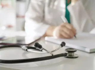 10 exames essenciais que todo homem precisa fazer após os 40 anos, segundo médico
