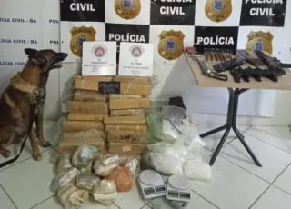 150 quilos de drogas e vasto arsenal bélico são apreendidos durante operação conjunta entre a CIPE-Mata Atlântica, 7ª CIPM e Polícia Civil