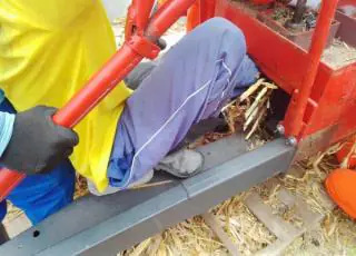 2°GBM resgata homem que prendeu a perna em máquina de triturar trigo