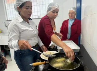 "Caminhando para o Futuro" Amplia Oportunidades com Oficina de Culinária em Teixeira de Freitas