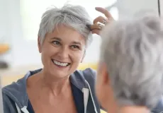 4 cuidados para manter os cabelos grisalhos bonitos e saudáveis 