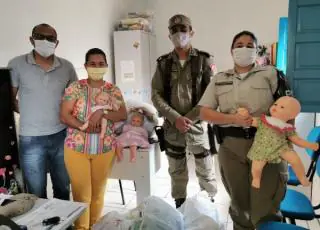 43ª CIPM doa brinquedos arrecadados através de campanha, em Itamaraju