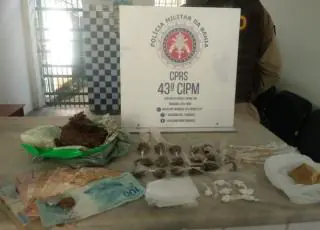 43ª CIPM prende duas mulheres por tráfico de drogas, em Itamaraju.
