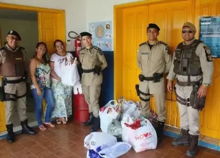 43ª CIPM realiza a entrega de brinquedos arrecadados em campanha de Natal, em Itamaraju.