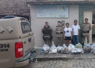 43ª CIPM faz entrega de uma tonelada de alimentos arrecadados com a 8ª Corrida do Soldado, em Itamaraju