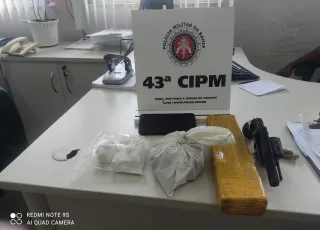 43ª CIPM realiza prisões por porte ilegal de arma e tráfico de drogas, em Itamaraju.