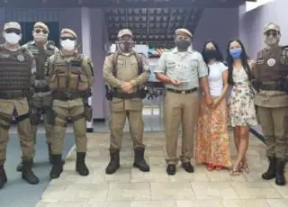 43ª realiza a despedida e devolução simbólica de policial militar à família, em Itamaraju