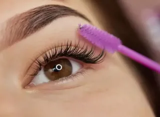 5 dicas para manter as extensões de cílios saudáveis no inverno  
