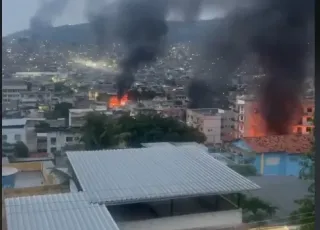 60 criminosos e 4 policiais mortos e 81 presos na maior operação da história do Rio de Janeiro contra o Comando Vermelho