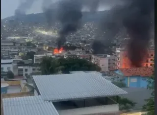 60 criminosos e 4 policiais mortos e 81 presos na maior operação da história do Rio de Janeiro contra o Comando Vermelho