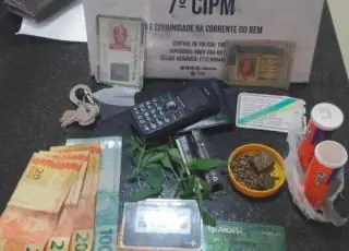 7ª CIPM prende suspeito de tráfico com drogas dentro de casa