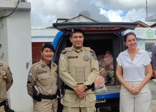 87ª CIPM  entrega à Secretaria de Assistência  Social  de Teixeira de Freitas alimentos arrecadados na Campanha Força Solidária