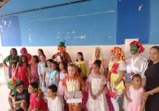 A peça teatral "A Vida Sem Livros" é apresentada na Escola Raquel de Queiroz 