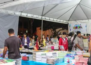 Abertura da FLITEF atrai público para apresentações culturais e Feira do Livro em Teixeira de Freitas