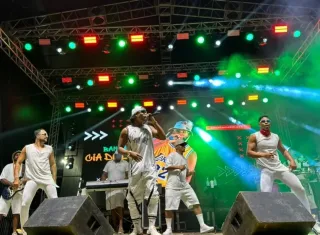 Abertura do Carnaval 2026 foi marcada pela alegria e mistura de ritmos em Mucuri