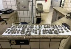 Abordagem a motociclista termina com apreensão de 94 papelotes de maconha em Teixeira de Freitas