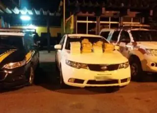 Ação conjunta PRF e PMBA apreende 25kg de cocaína na BR 116 em Jequié
