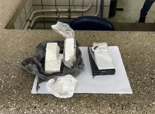 Ação da PM resulta na apreensão de cocaína no distrito de Santo Antônio.