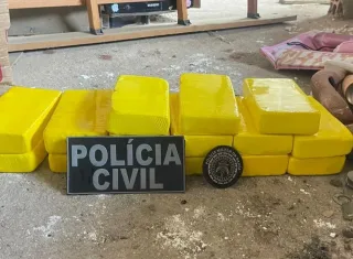 Ação da Polícia Civil apreende 15 quilos de cocaína e armas em Poções (BA)
