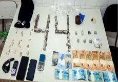 Ação eficaz da 44ª CIPM resulta na prisão de três homens com drogas em Lajedão