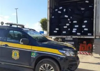 Ação rápida: PRF recupera caminhão e carga de pneus roubada, avaliada em mais de 400 mil reais