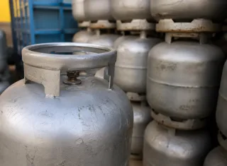 Acelen reduz preço do gás e botijão deve ficar até R$ 4 mais barato na Bahia