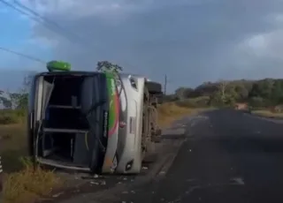 Acidente com ônibus de Turismo deixa quatro mortos e 15 feridos na Bahia