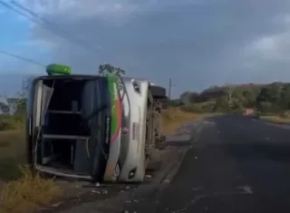 Acidente com ônibus de Turismo deixa quatro mortos e 15 feridos na Bahia