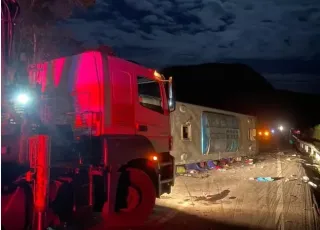 Acidente com ônibus  na Curva da Morte deixa 4 mortos e 32 feridos na BR-116 