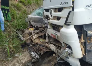 Acidente entre carro e caminhão deixa uma vítima fatal na BR 101