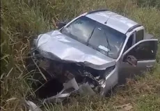 Acidente envolvendo quatro veículos deixa duas mulheres mortas na BR-415, no sul da Bahia