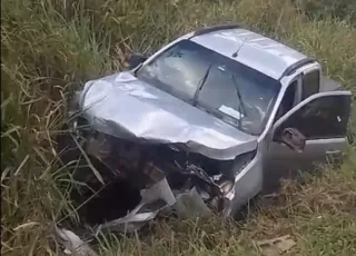 Acidente envolvendo quatro veículos deixa duas mulheres mortas na BR-415, no sul da Bahia