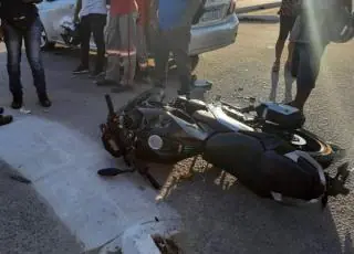 Vídeo - Acidente na Av. Getúlio Vargas deixa motociclista ferido