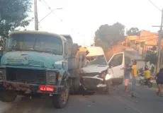 Acidente na BA-489 em Itamaraju deixa feridos e causa congestionamento