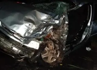Acidente na BR 101 deixa uma idosa morta e dois feridos em Teixeira de Freitas.