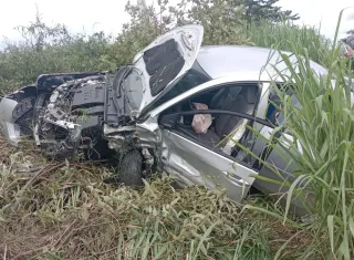 Acidente na BR 418 deixa quatro pessoas feridas em Mucuri