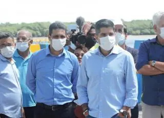 ACM Neto é recepcionado pelo vice-prefeito, Dr. Adauto em Caravelas