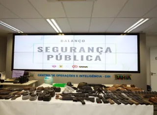 Ações das forças de segurança resultam na apreensão de fuzil, granada, submetralhadora e pistolas em Salvador