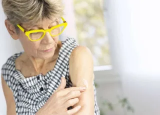Adesivos de estrogênio: alívio eficaz para os sintomas da menopausa  