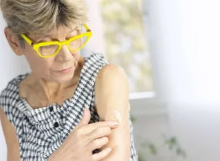 Adesivos de estrogênio: alívio eficaz para os sintomas da menopausa  