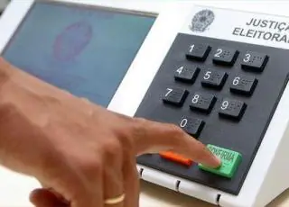 Adiamento de eleições beneficia político 'ficha-suja', aponta TSE