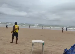 Adolescente de 17 anos morre afogado na praia de Piatã, em Salvador