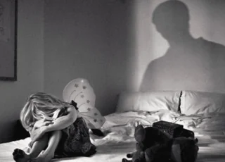 Adolescente é deixada com três homens em motel. Mulher suspeita de aliciamento foi presa em Itabuna