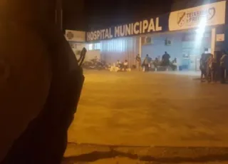Adolescente é socorrido para o HMTF após ser baleado em festa, em Caravelas