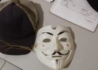 Adolescentes mascarados e armados com machado invadem escola no interior do PR