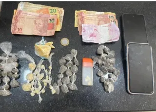 Adolescentes são apreendidos por tráfico de drogas no Bairro Pequi, em Eunápolis